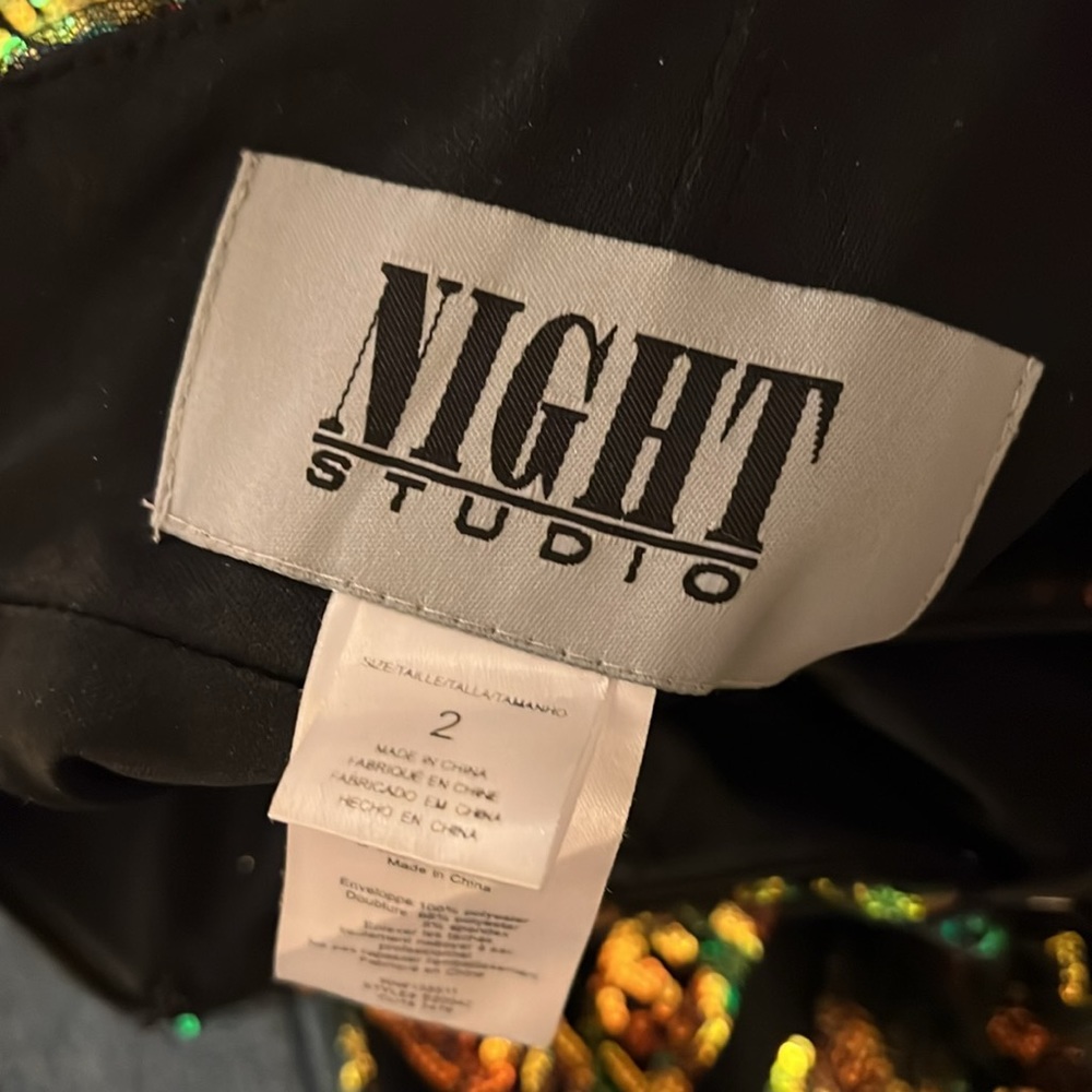 David’s Bridal iridescent sequin brocade illusion plunge dress - Picture 11 of 15